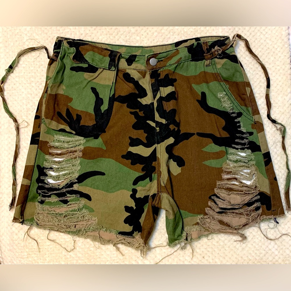 Vakkest Women's Camo Cargo Shorts Casual High Waisted. Size XL